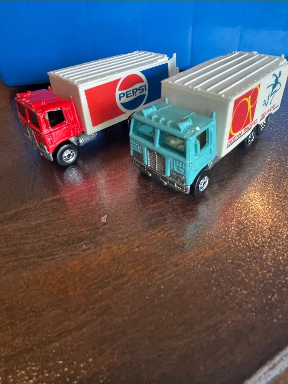 Hot Wheels HiWay Hauler  Pepsi 1986 Truck & Ocean Pacific Delivery lot 2